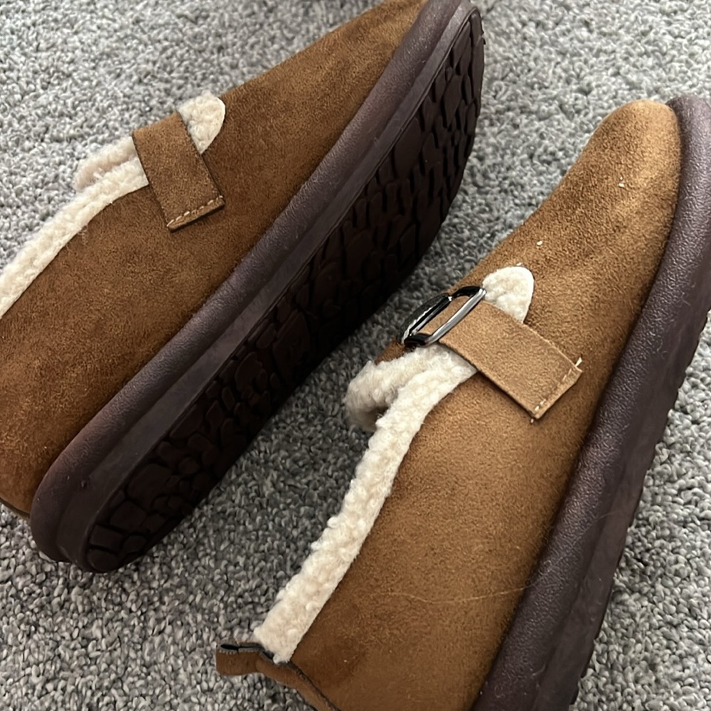 Slippers - Picture 3 of 4